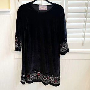 Mamatayoe Black Velour Floral Embroidered Mini Dress Women's Size XL